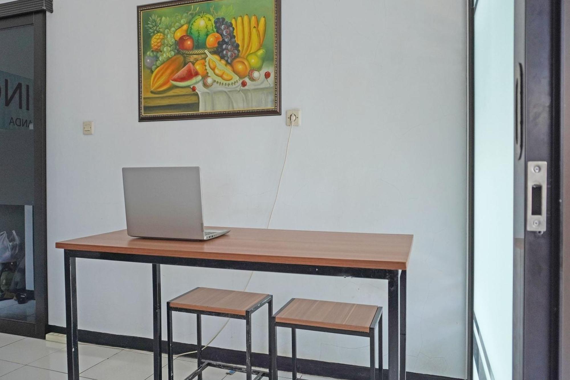 Oyo 91762 Green Home Stay Syariah Purwakarta Buitenkant foto