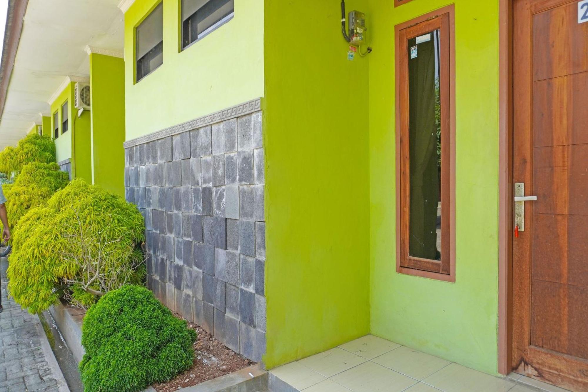 Oyo 91762 Green Home Stay Syariah Purwakarta Buitenkant foto